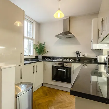 Apartment Cosy 2br Apt, 6 Mins Train Station, Wimbledon *