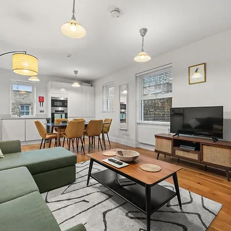 Apartment Brand New 2 Bedroom Fulham Near Tube Station Cozy London