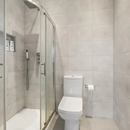 Brand New 2 Bedroom Fulham Near Tube Station Cozy *