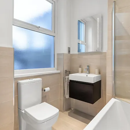 Brand New 2 Bedroom Fulham Near Tube Station Cozy * London
