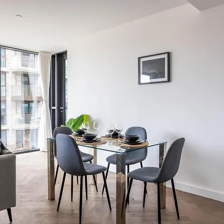 New | Luxury 2bd/2b Wapping *