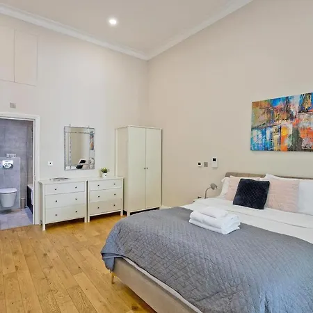 Modern Stylish Spacious 1br Duplex Apartment *