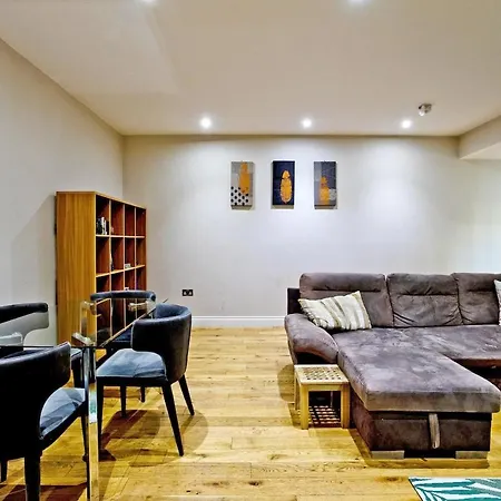 Modern Stylish Spacious 1br Duplex Apartment