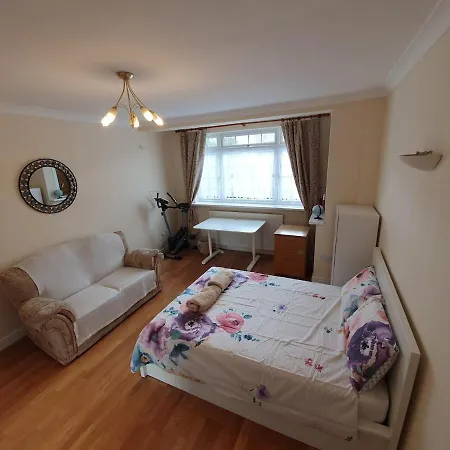 Amazing Double - London Uk Apartment Harrow