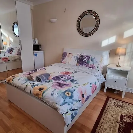 Amazing Double - London Uk Apartment Harrow
