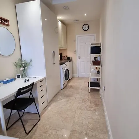 In London Uk - 12 Mins To Euston Apartment