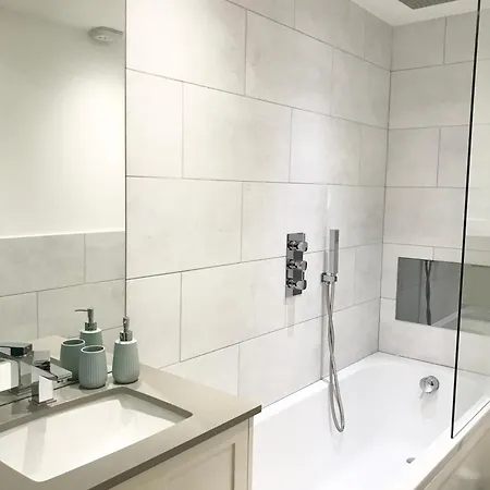West Kensington-stylish 2 Beds London