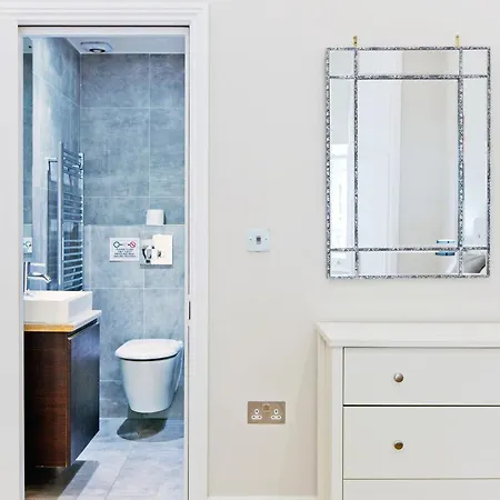Modern Stylish Spacious 1br Duplex