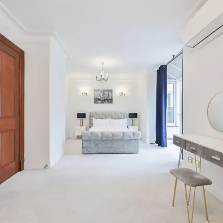Carlton Court - Mayfair Apartahotel