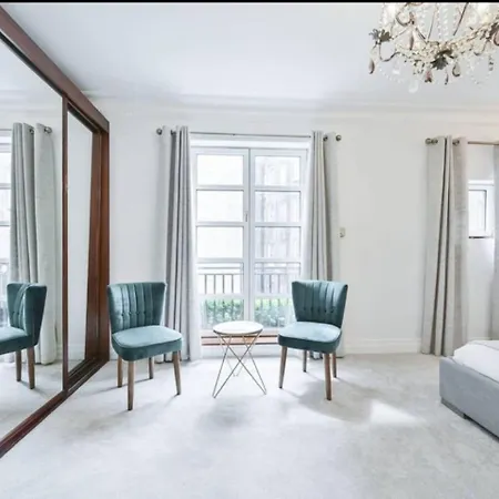 Carlton Court - Mayfair Apartahotel 5*