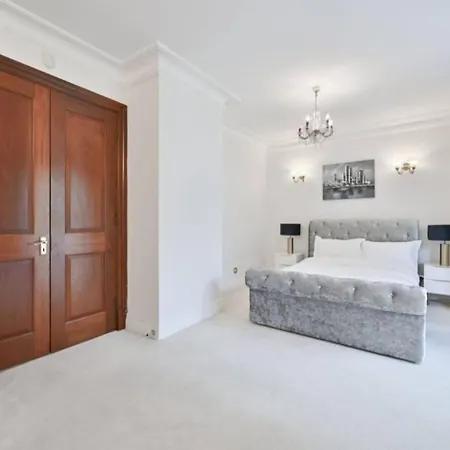 Carlton Court - Mayfair Apartahotel
