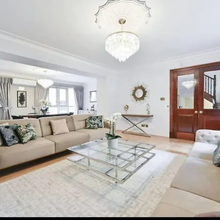 Carlton Court - Mayfair Apartahotel