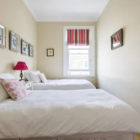 Apartment Chic In Kensington Olympia