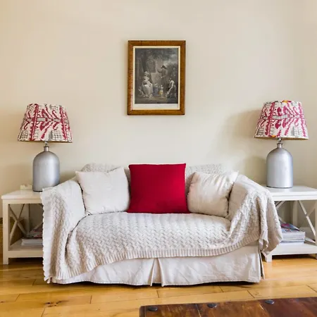 Chic In Kensington Olympia Apartment London