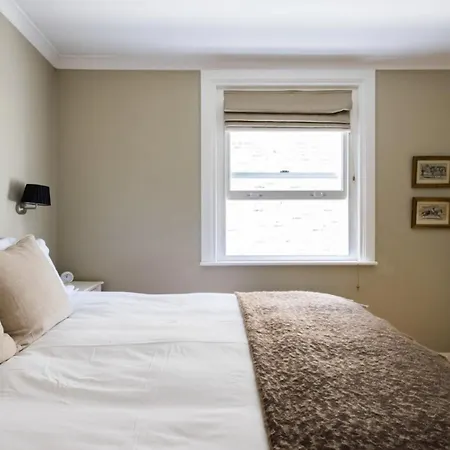 Apartment Chic In Kensington Olympia London