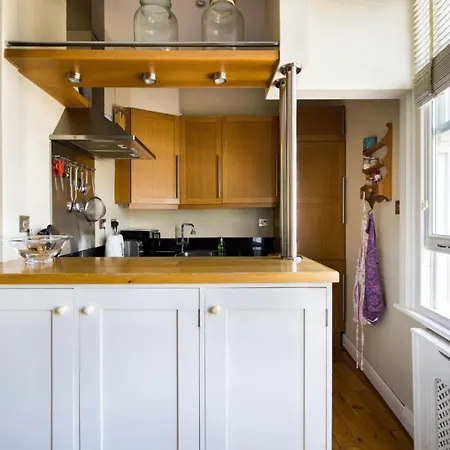 Apartment Chic In Kensington Olympia