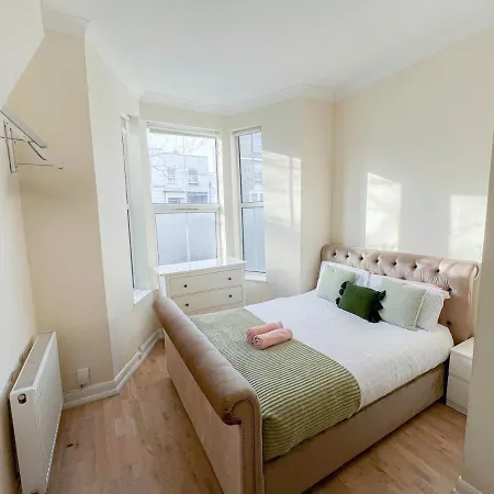 1-bedroom Flat With Small Garden & Paid Parking In Finsbury Park, Highbury * London