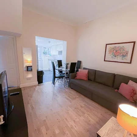 Apartment 1-bedroom Flat With Small Garden & Paid Parking In Finsbury Park, Highbury