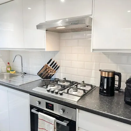1-bedroom Flat With Small Garden & Paid Parking In Finsbury Park, Highbury * London