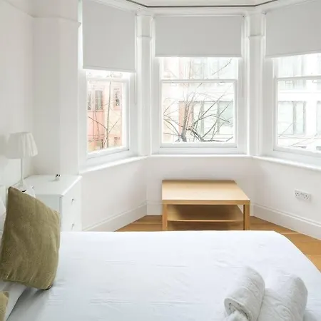 Elegant 1br Near Apartment