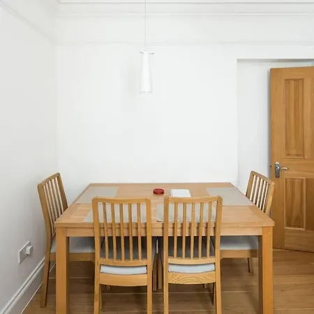 Elegant 1br Near Apartment London