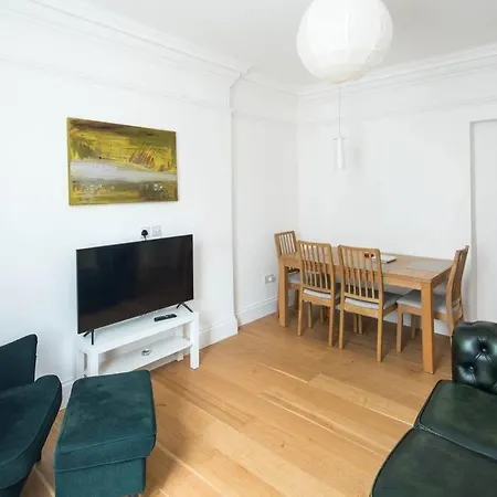 Elegant 1br Near Apartment