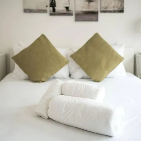 Elegant 1br Near * London
