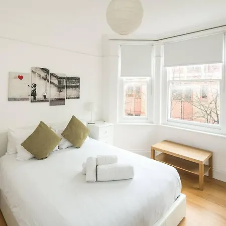 Elegant 1br Near Apartment