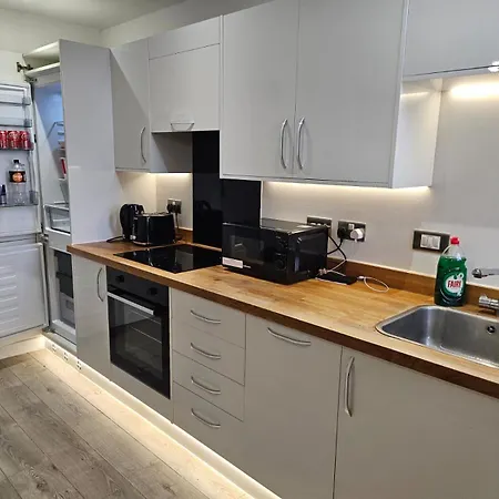 Beautiful And Quiet Modern In Harlow Appartement *