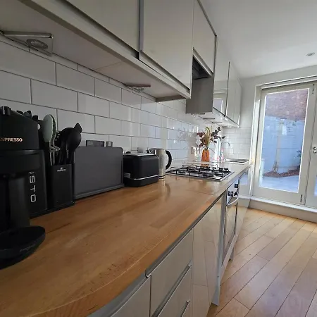 2 Bd Gorgeous Kings Cross Residency Apartamento