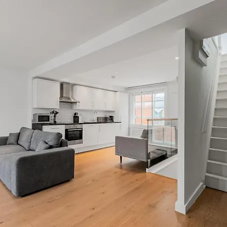 Apartment 2 Bd Soho Luxury Living-high Ceilings Huge Terrace London