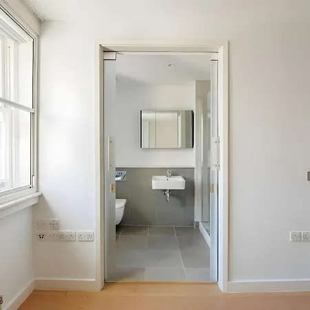 2 Bd Soho Luxury Living-high Ceilings Huge Terrace London