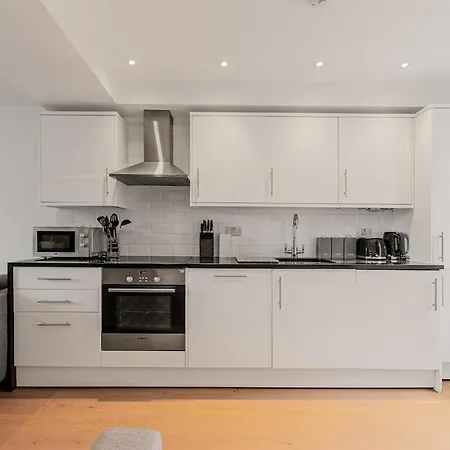 2 Bd Soho Luxury Living-high Ceilings Huge Terrace * London