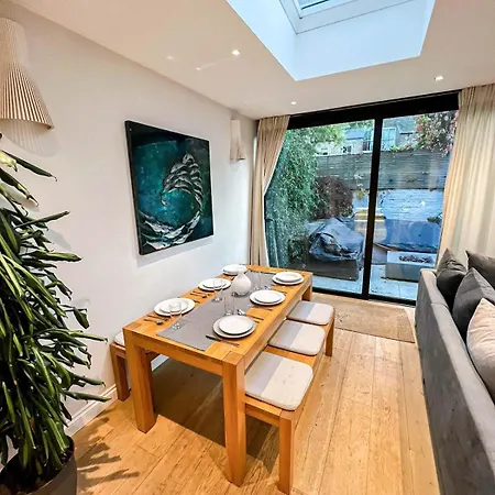 2-bedroom Flat With Private Patio & Firepit In Shepherds Bush Near Hammersmith Apartment