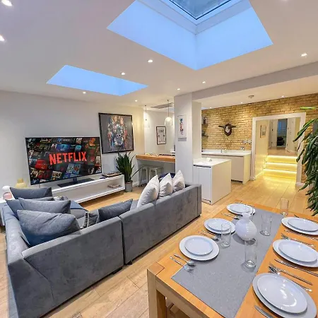 Apartment 2-bedroom Flat With Private Patio & Firepit In Shepherds Bush Near Hammersmith