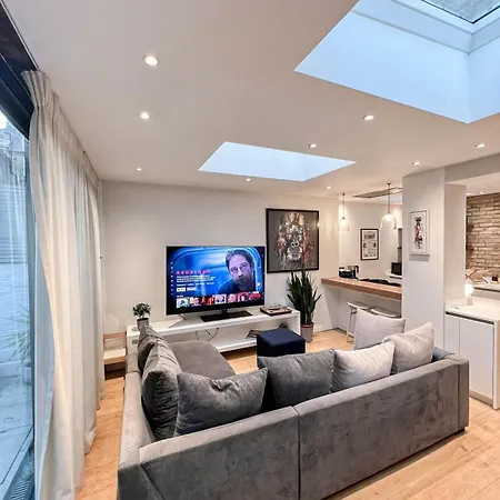 Apartamento 2-bedroom Flat With Private Patio & Firepit In Shepherds Bush Near Hammersmith