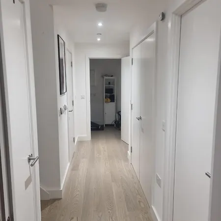 Poplar By Canary Wharf Apartment