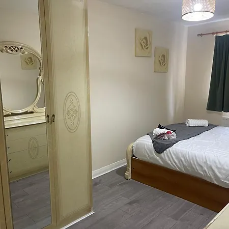 Apartment 2 Bed Flat Close To New Cross Gate, Se14 *