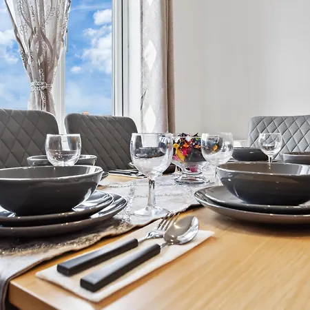 Apartment Bright 4br 2ba Gem In Wembley - Sleeps 8 Harrow