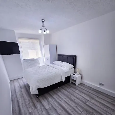 Apartment Kas Cosy 2 Bedroom In With Great Transportation Links *