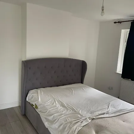 Holiday home 4 Bedroom House Heathrow *