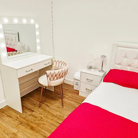 Apartment Cleave House *