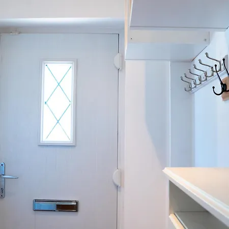 Cleave House Apartment