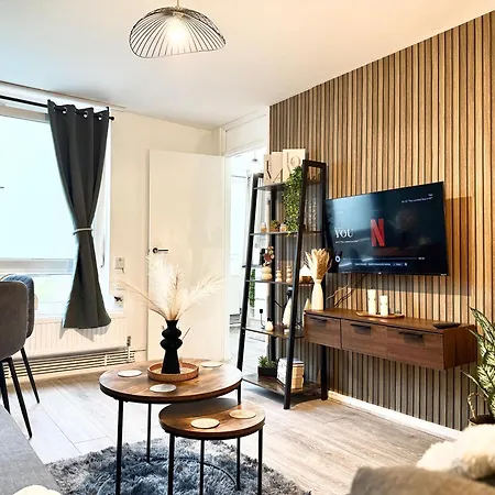 Archway Retreat With Easy Access *