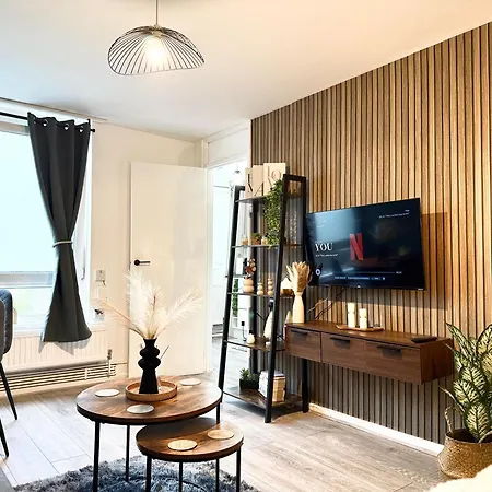 Archway Retreat With Easy Access *