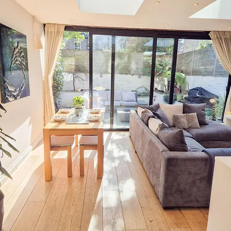 2-bedroom Flat With Private Patio & Firepit In Shepherds Bush Near Hammersmith