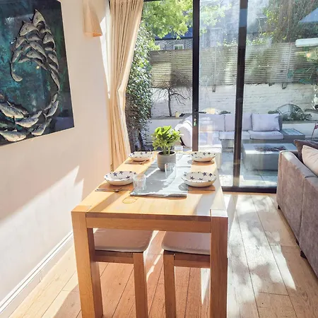 Apartment 2-bedroom Flat With Private Patio & Firepit In Shepherds Bush Near Hammersmith