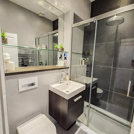 2-bedroom Flat With Private Patio & Firepit In Shepherds Bush Near Hammersmith Apartment *