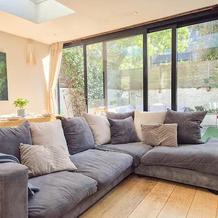 Apartment 2-bedroom Flat With Private Patio & Firepit In Shepherds Bush Near Hammersmith London