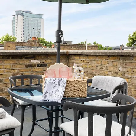 Floor 1br With Balcony, Earls Court 2mins To Tube Apartment *